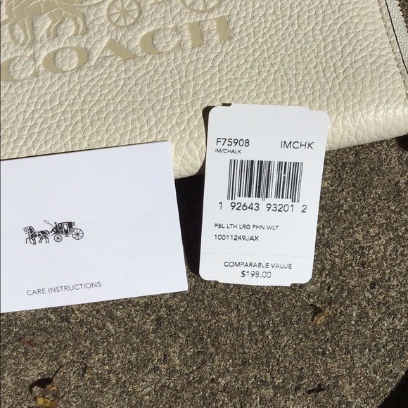 Eggshell Coach Carriage Wallet NWT - Picture 5 of 5